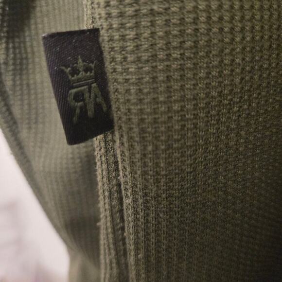 Red Ape Men’s Army Green Lightweight Knit Sweater Pullover Size M Casual - Picture 4 of 4